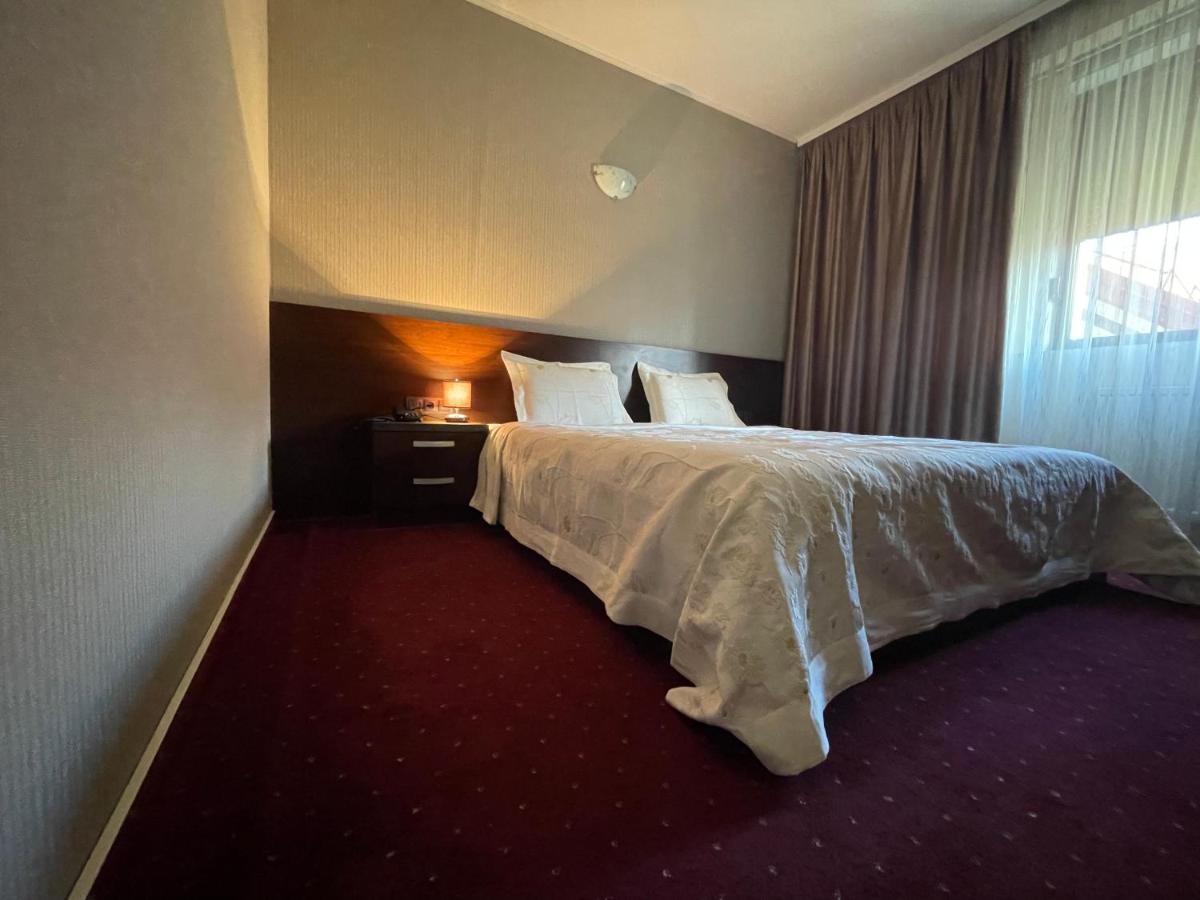 Hotel Athos 3*